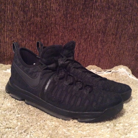 kd 9 black space